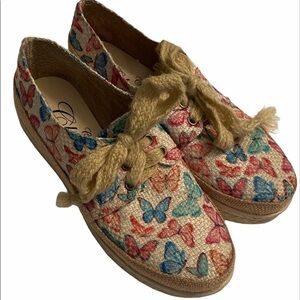 Calzado Chatita lace up platform fashion sneakers butterfly design Size 8